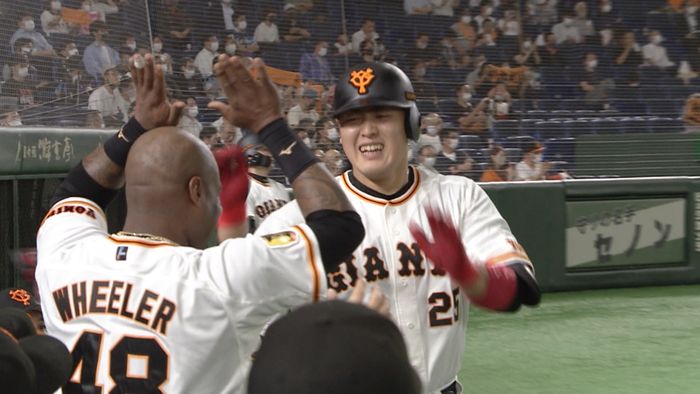岡本和真 巨人史上7人目の4番100号
