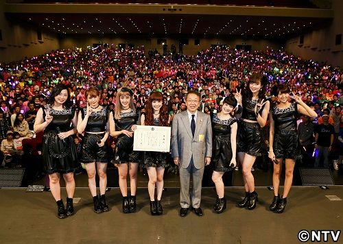 中野区がBerryz工房に感謝状贈呈