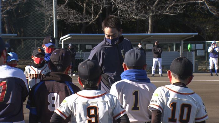 「強く振りましょう」レッズ秋山が野球教室