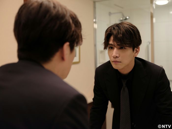 岩田剛典“鏡越し” 4th写真集先行公開