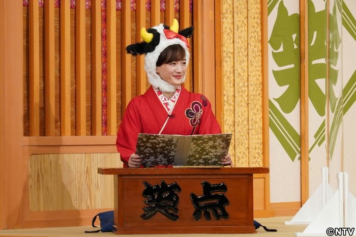 綾瀬はるか、一人で大喜利の司会に挑戦!