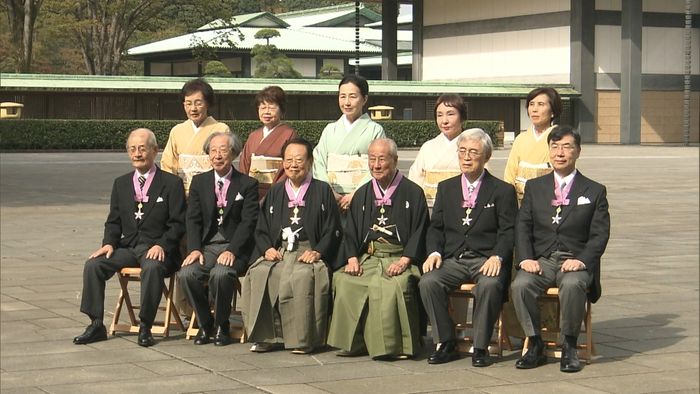 ノーベル賞・吉野さんらに 文化勲章親授式