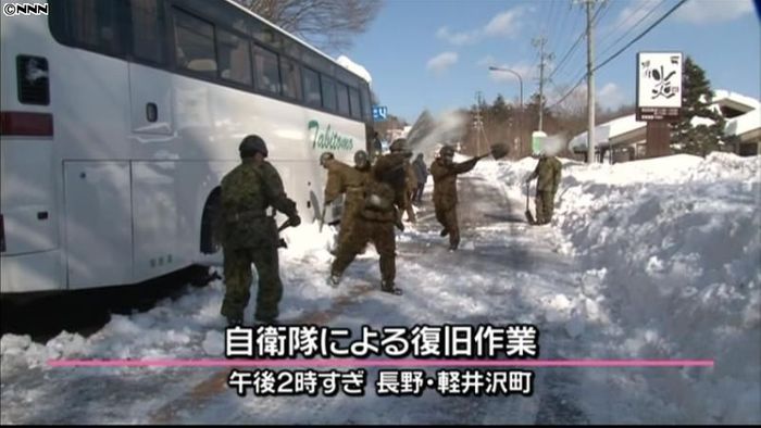 雪の影響 国道18号線などで車が立ち往生