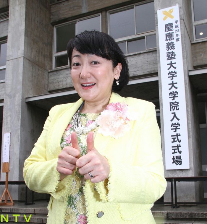 エド・はるみ、慶大大学院の入学式に出席