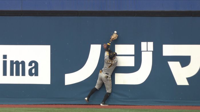 「糸井ファインプレー未遂」阪神・糸井嘉男が惜しくもジャンピングキャッチならず 1点返される
