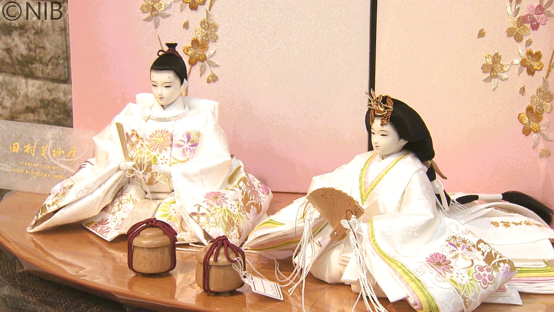 桃の節句を前に「ひな人形 今年のトレンドは？」アレンジメント