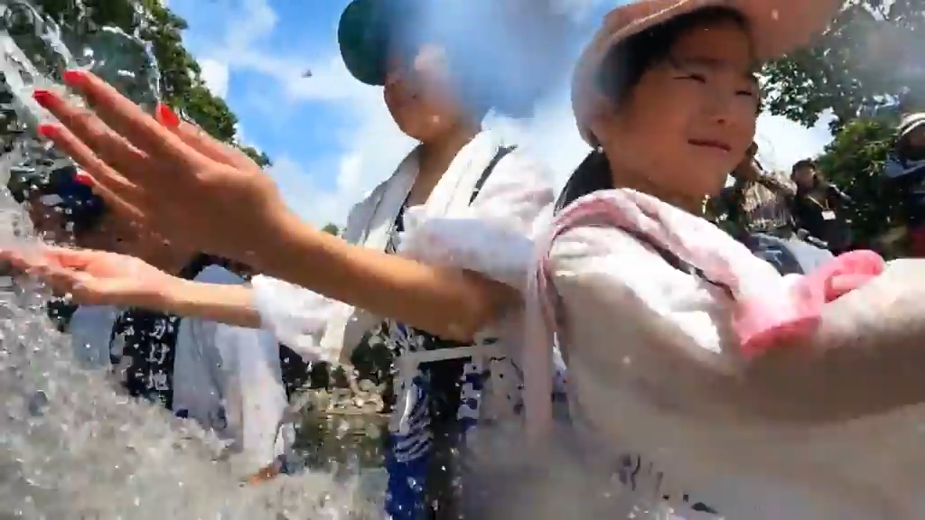 天気】地蔵に水かけ “無病息災”を祈願「江迎千灯籠まつり」週末も熱中