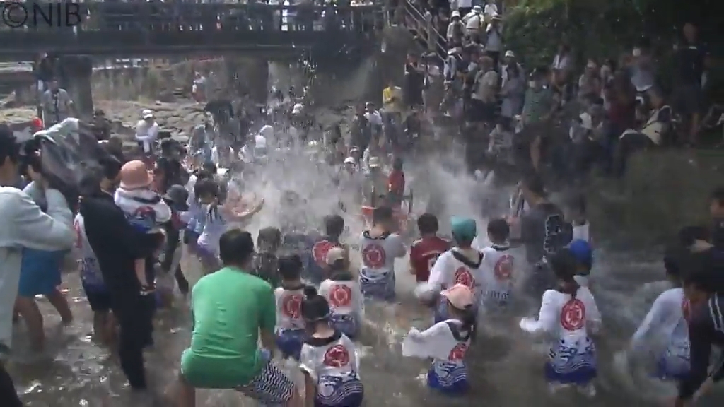 天気】地蔵に水かけ “無病息災”を祈願「江迎千灯籠まつり」週末も熱中