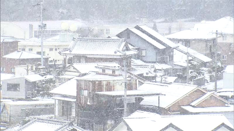 慣れない雪に “スリップ事故や立ち往生” 5日朝から交通障害相次ぐ 6日