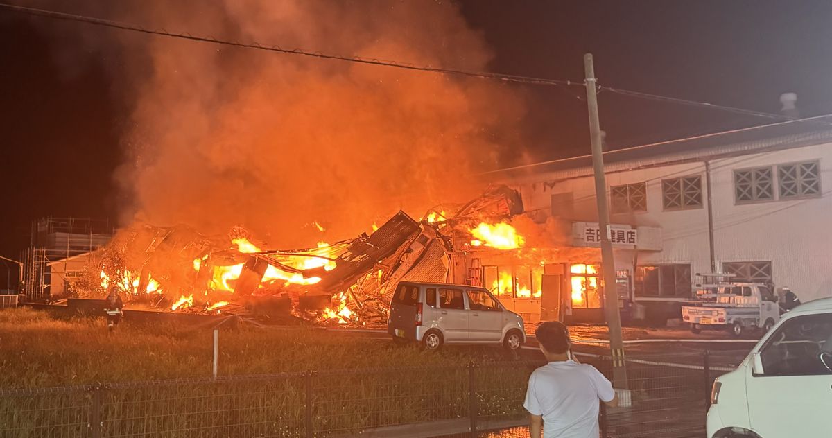 【速報】大村市で建具店が全焼　隣接の鉄工所の壁も焼く…約１時間後に鎮圧状態《長崎》