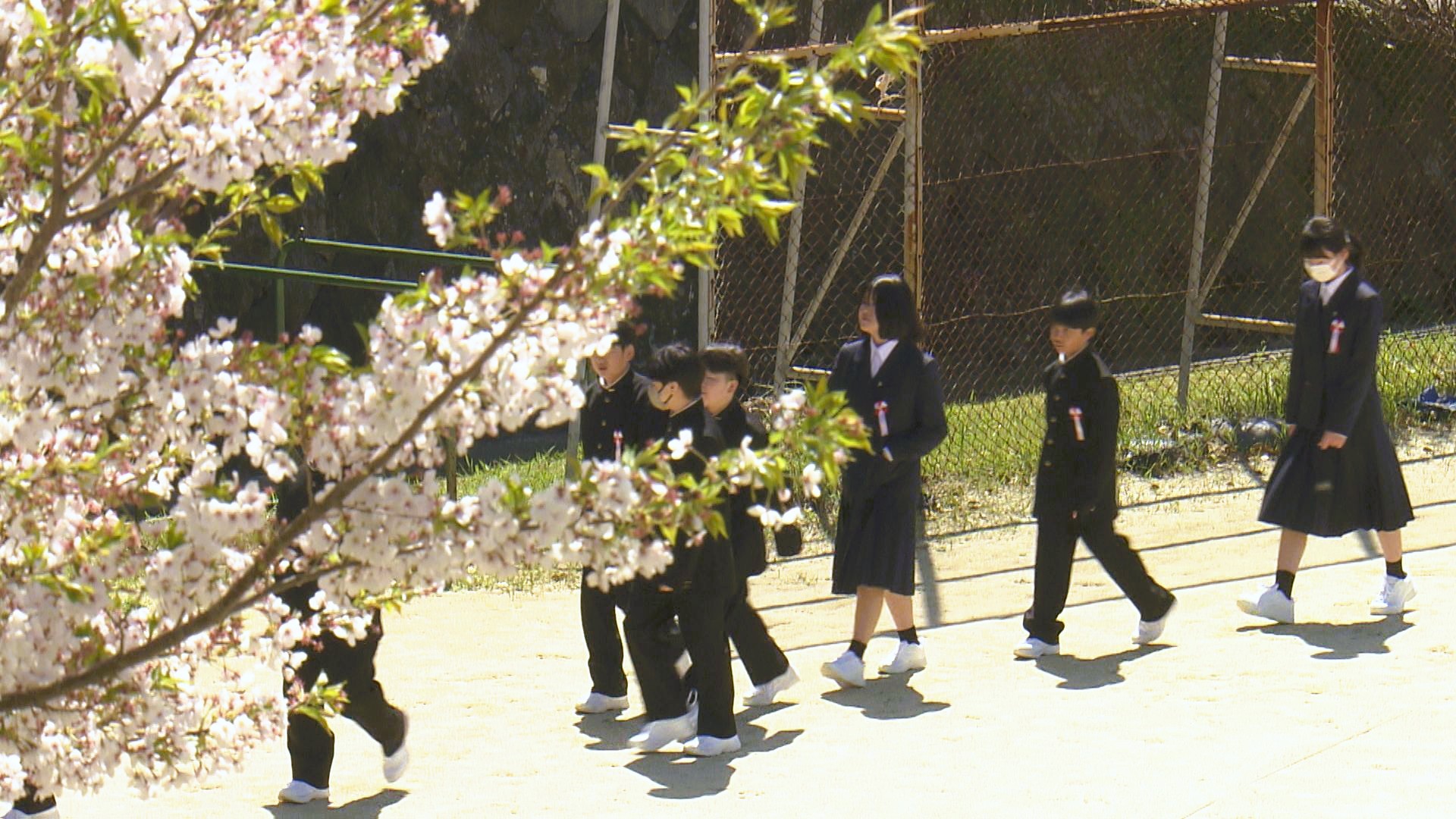 真新しい制服姿で期待を胸に…「県内の公立中学校で入学式」今年度の