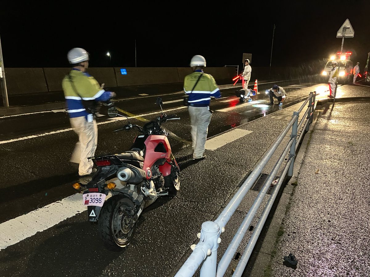 【速報】長崎市式見町の国道でバイクにはねられ歩行者の高齢女性が意識不明の重体《長崎》