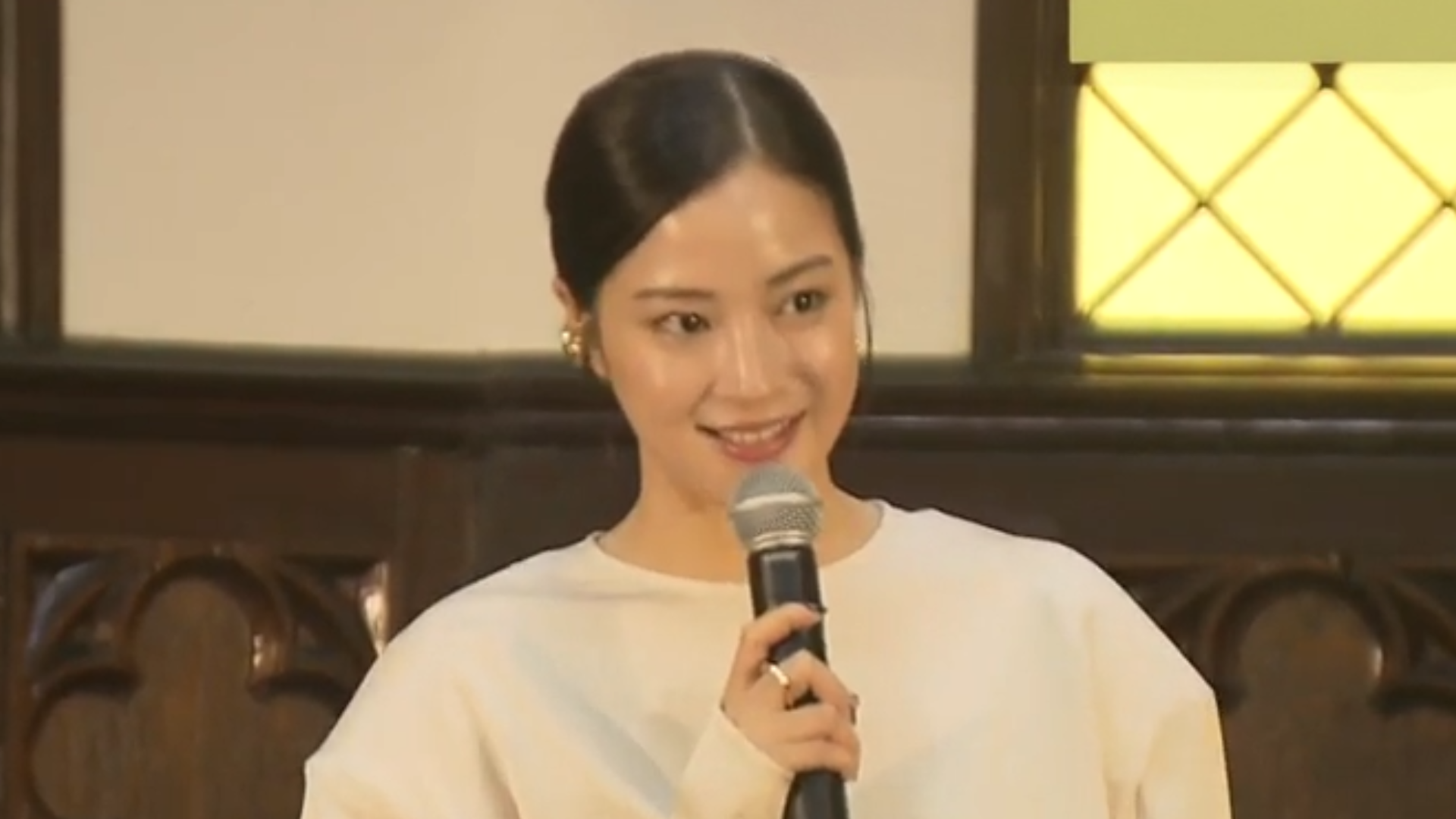 映画「遠い山なみの光」 広瀬すずさん・吉田羊さんが活水女子大学で原作の朗読会《長崎》