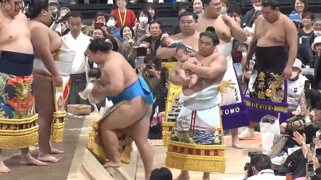 横綱・照ノ富士や平戸海が目の前に「冬巡業 長崎場所」3700人の相撲ファンが大歓声《長崎》