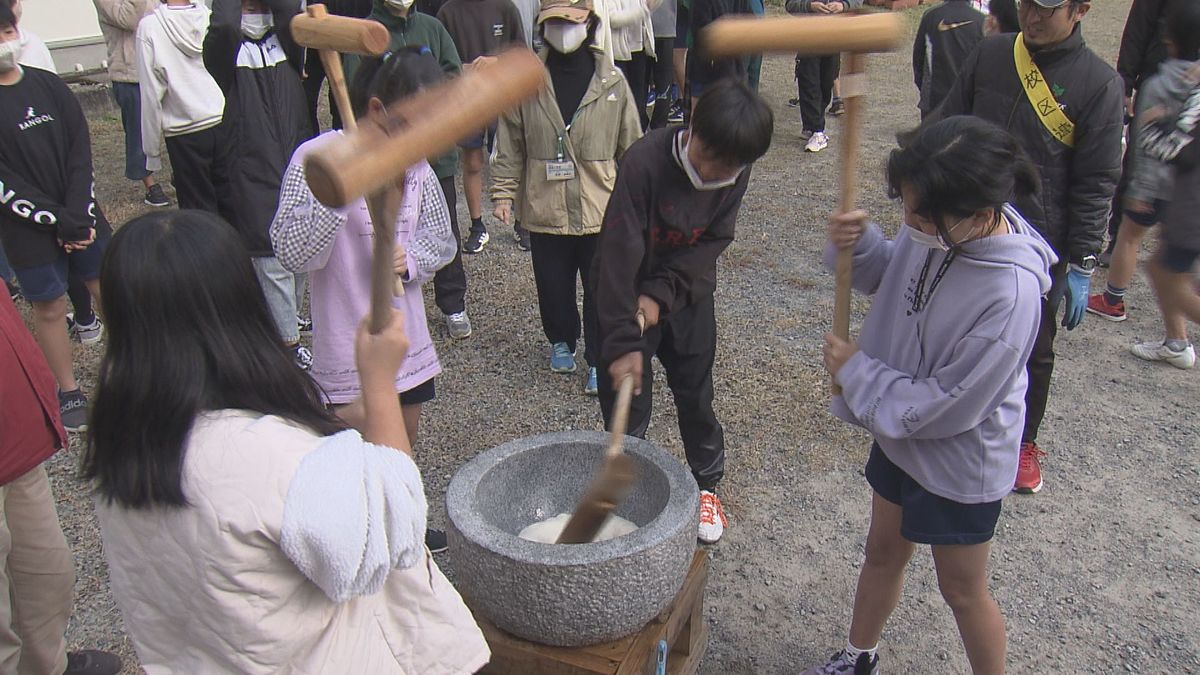 マラソンをしながら餅つき⁉　長崎市の小学校で20年以上続く「もちつきマラソン大会」《長崎》