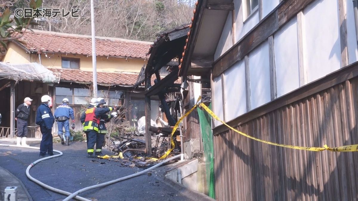 【続報】民家の倉庫で火事　木造の倉庫2棟が全焼　けが人は無し　島根県松江市