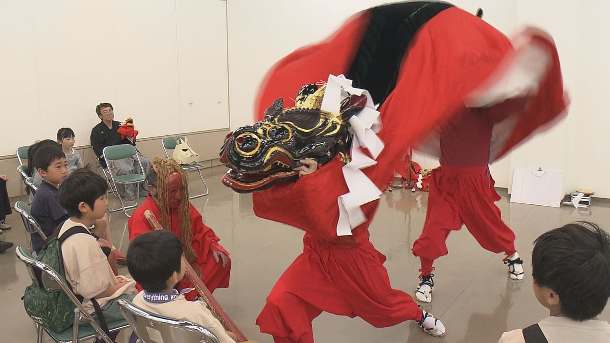 児童たちが麒麟獅子の「頭」作りに挑戦　鳥取市の小学校「やってみようデー」に合わせて開催　鳥取県鳥取市