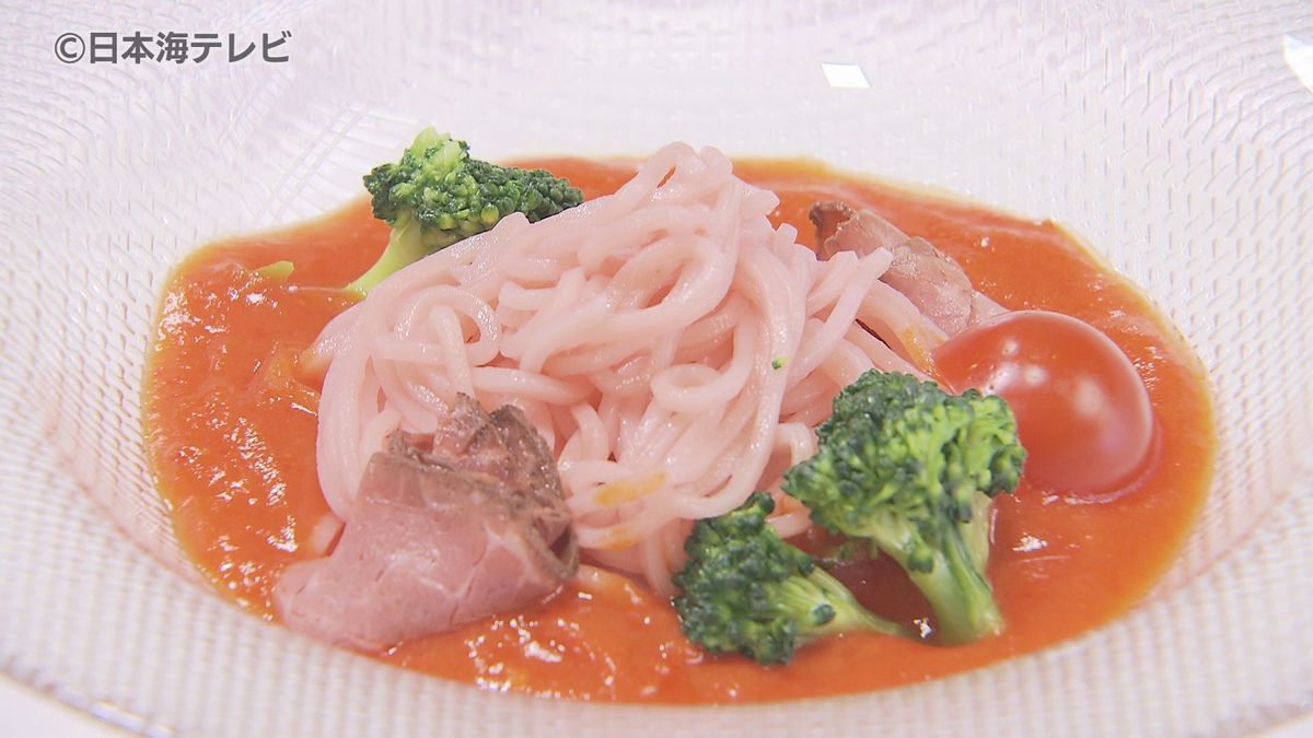 驚きの"ピンク色"の麺・桜美食麺 華ボヌール　ピンクカレーやピンクしょうゆを開発した企業が新たに開発　その味は？　鳥取県鳥取市