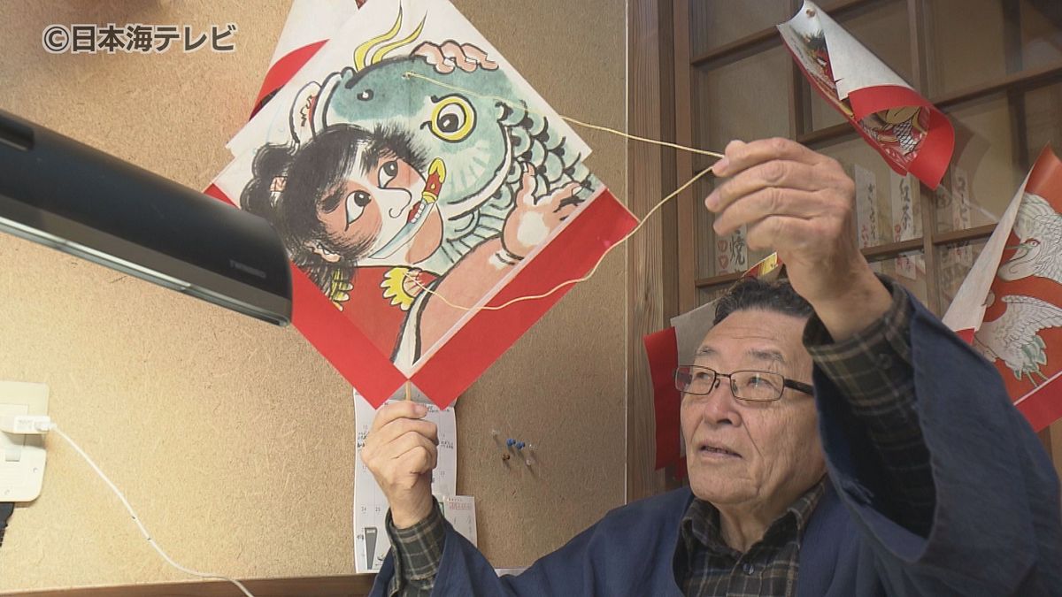 “たこ”あげならぬ“イカ”あげ　伝統の「倉吉いか」　約40年間作り続ける男性「頑張れるだけ息吸っているうちは」　鳥取県倉吉市