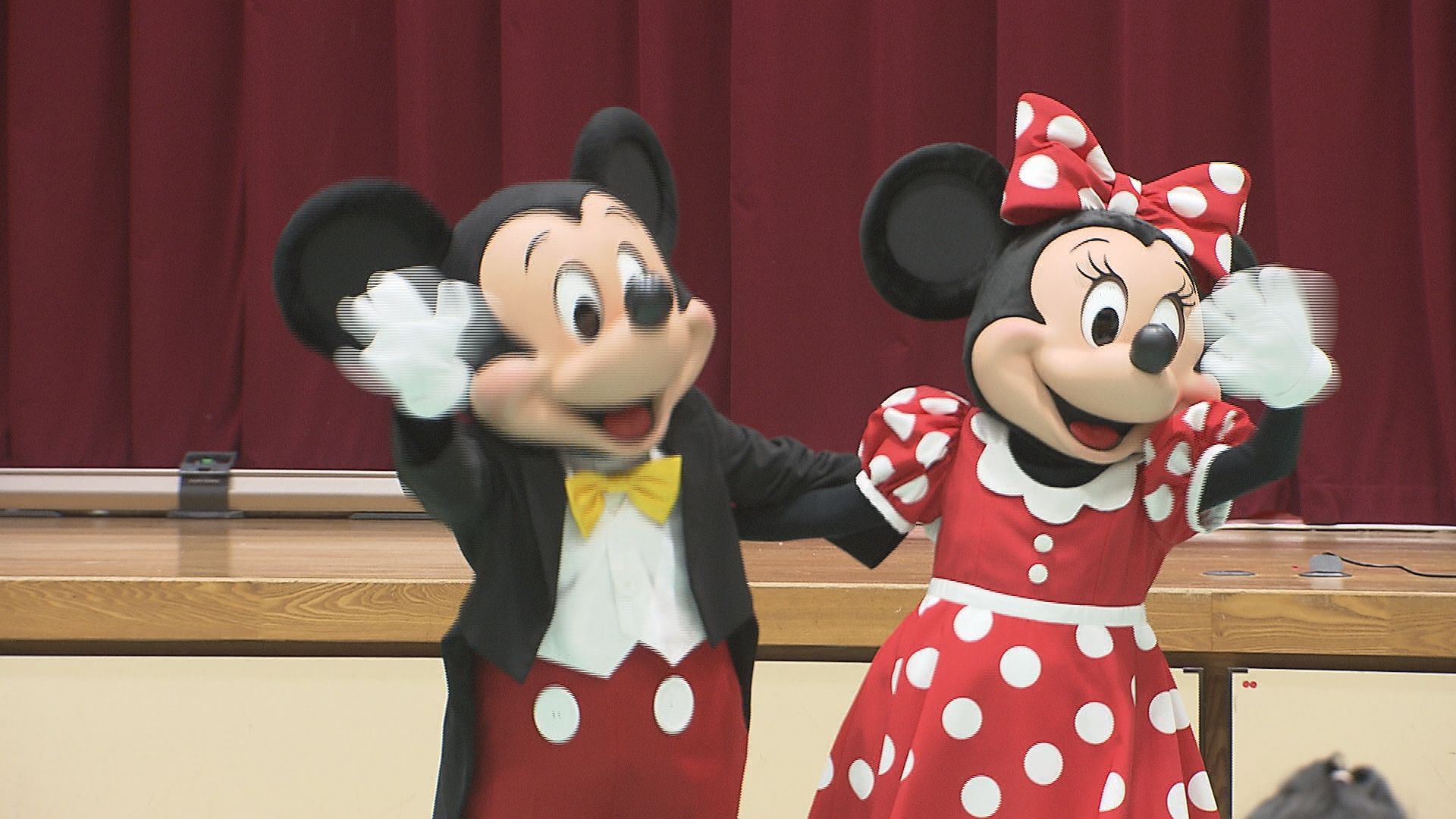 夢のひととき」をプレゼント！ 白兎養護学校にミッキーマウスたちが