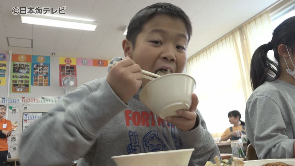 「うまっ！」　海の厄介者"ムラサキウニ"を使用した給食　地元の海に関心を持つきっかけに　鳥取県鳥取市