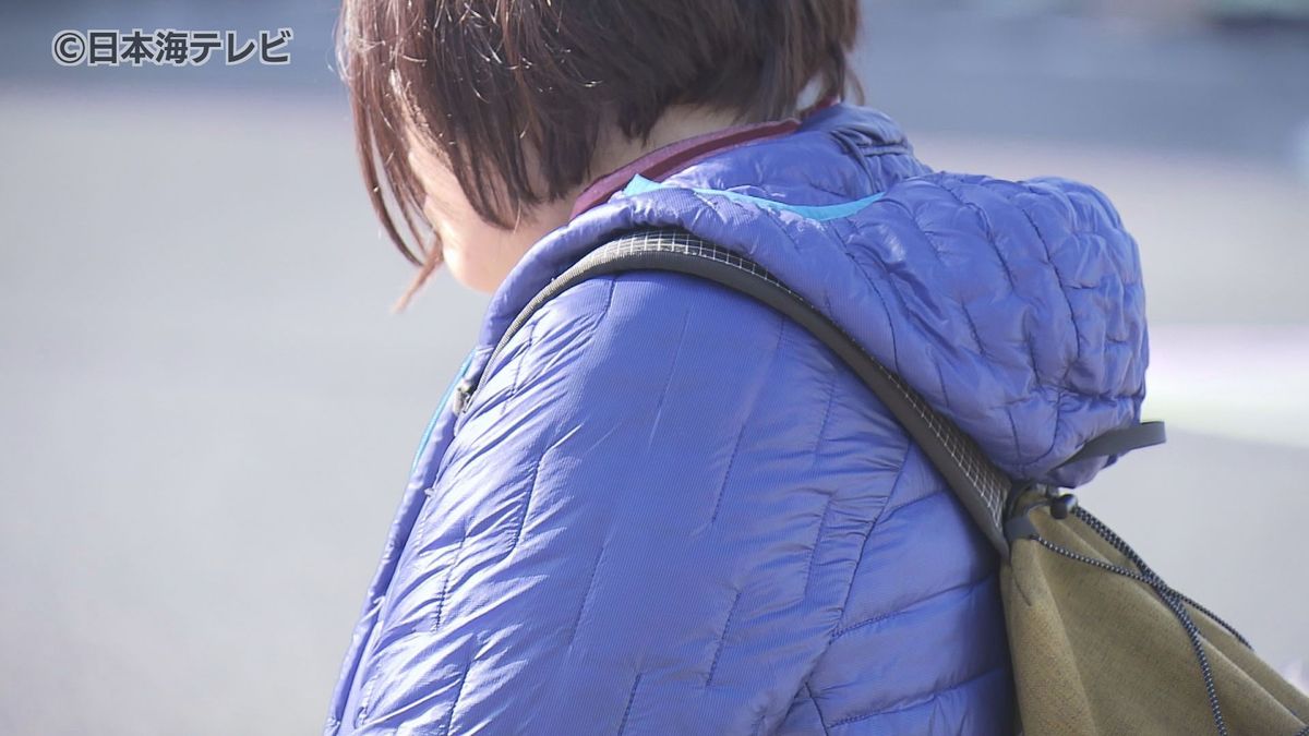 上空の寒気の影響で冷え込み　山陰地方の最低気温は各地で氷点下　防寒グッズを身につけるなどした人の姿が　島根県松江市
