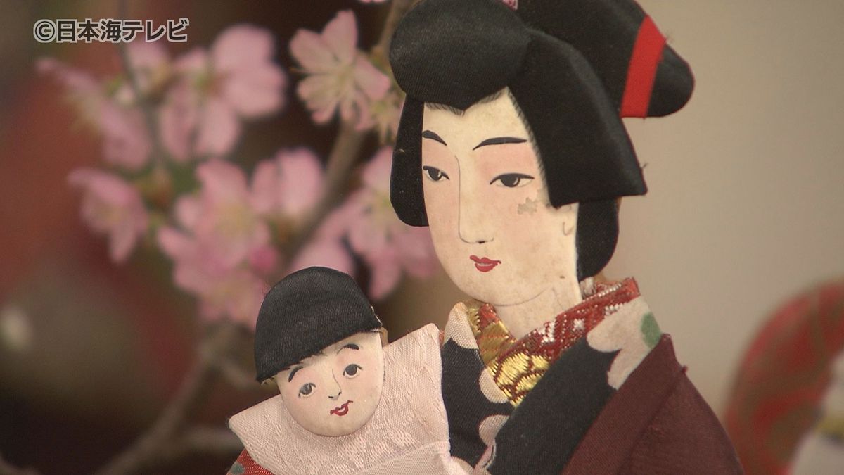 3月3日は桃の節句　古民家で大小さまざまな約500体のひな人形を展示　鳥取県琴浦町　