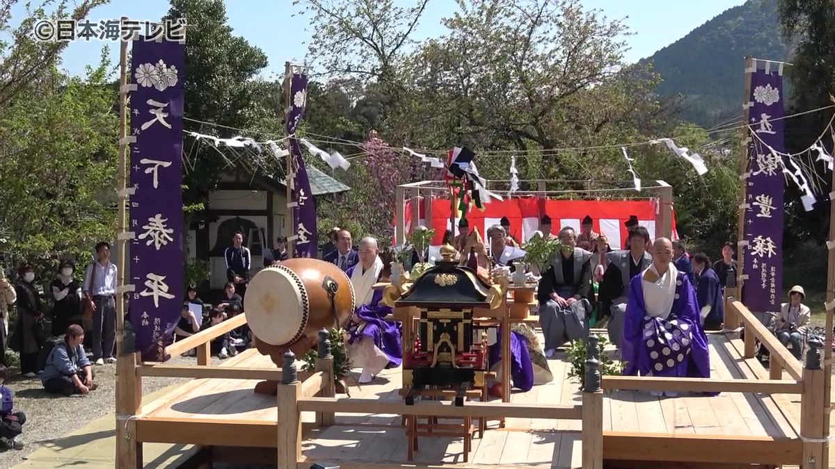 島根県隠岐の島町の伝統芸能「蓮華会舞」隠岐国分寺で奉納　「太平楽之舞」や「獅子之舞」「龍王之舞」など7つの舞をお披露目　島根県隠岐の島町