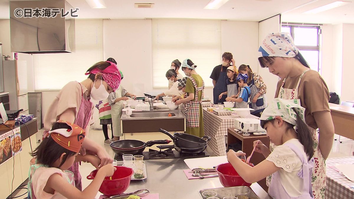 父の日においしい料理を　鳥取のスーパーで料理教室　親子がスパイスの使い方学ぶ　鳥取市