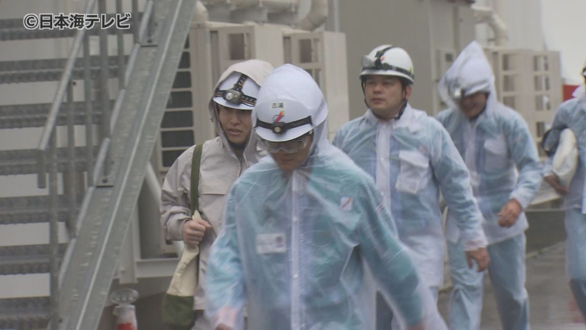 緊急事態を想定　約13年ぶりに営業運転を再開した島根原発2号機　再開後初めての防災訓練に発電所の職員など720人が参加　島根県松江市