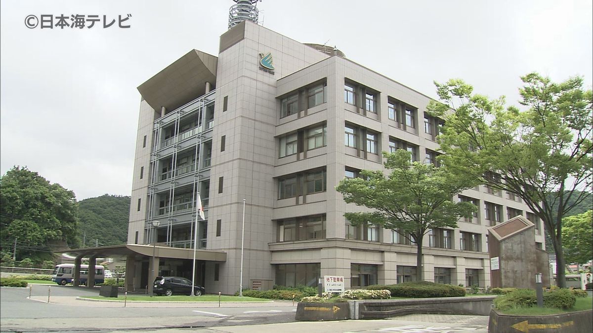 「魔が差した」　勤務中に塗料のスプレー缶1本を盗む 　鳥取県警の会計年度任用職員の70代男性を書類送検　容疑を認め辞職