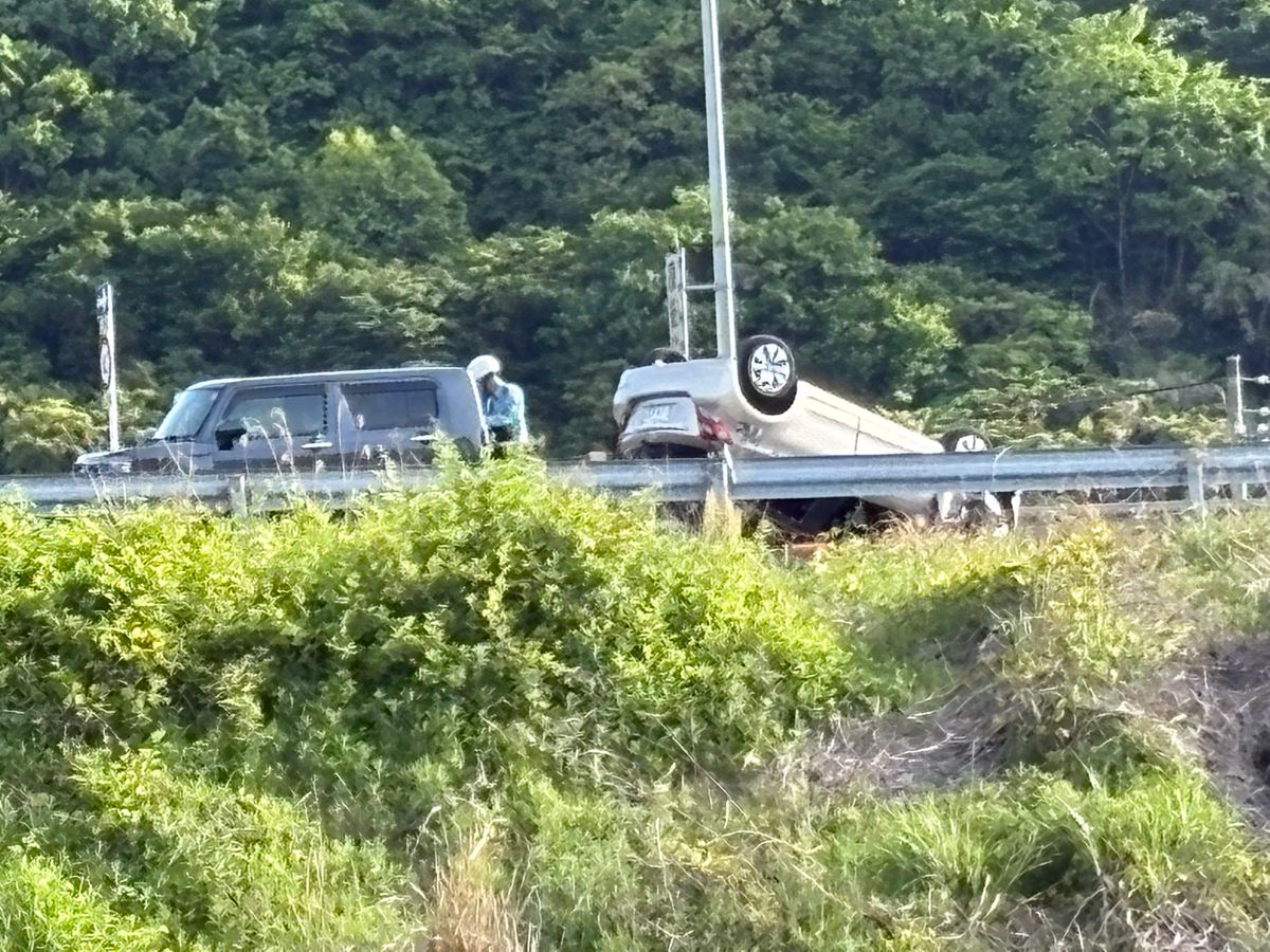 【速報】鳥取市で車同士が衝突する事故　1台が横転　3人がけが　鳥取県鳥取市