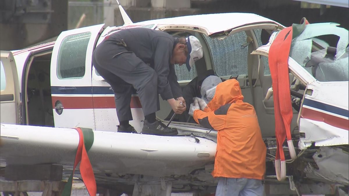 不時着した小型航空機　機体が引き揚げられ5月2日朝からは搬送に向けた作業　島根県安来市