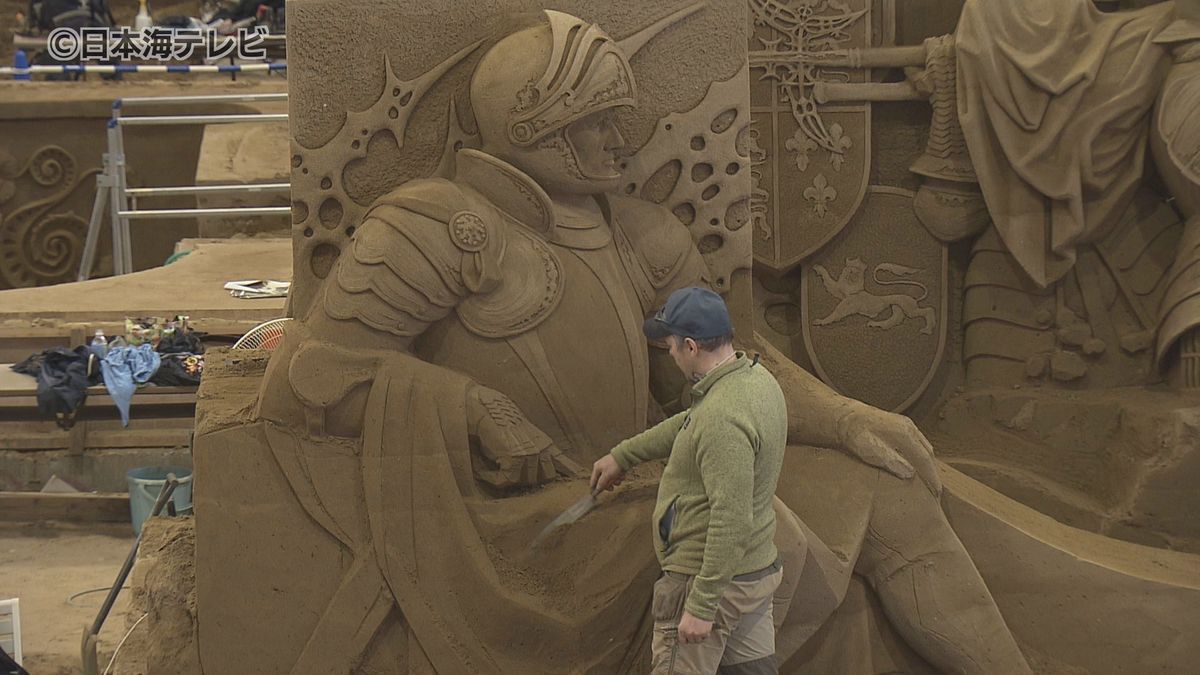 完成間近！砂の美術館　今回のテーマは今年五輪が開催される“フランス”　20人の職人が最後の仕上げ　鳥取県