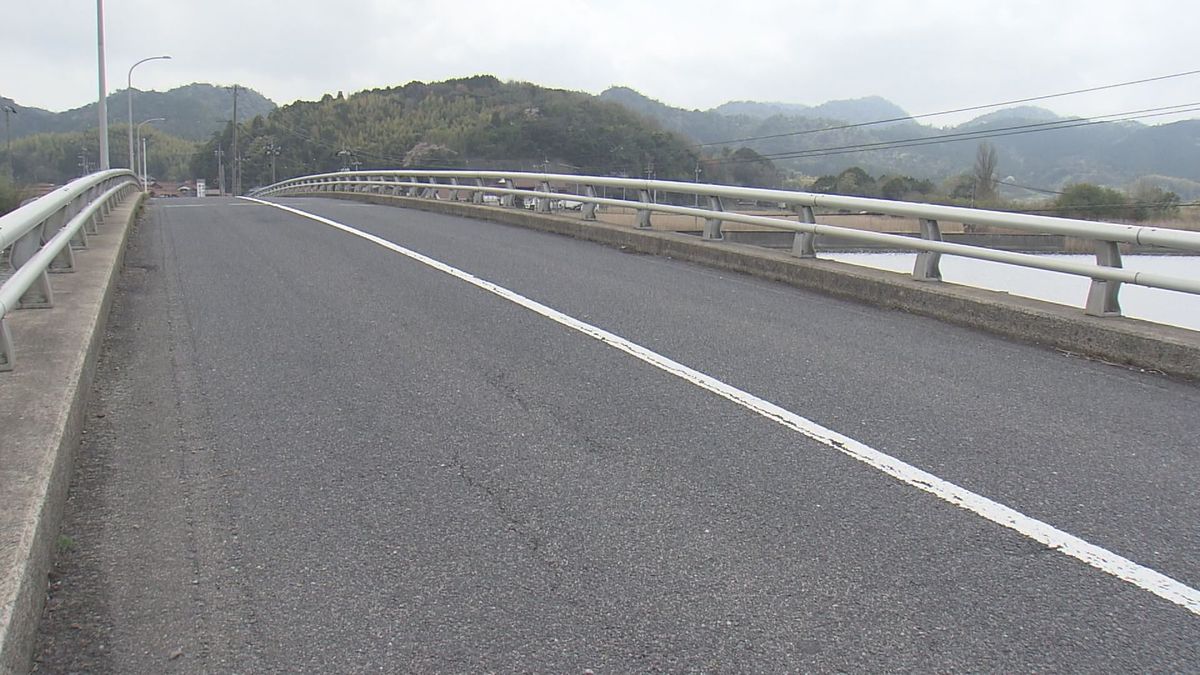 自転車の高校生と車で衝突後に逃げ去る ひき逃げの疑いで74歳の男を逮捕 島根県安来市