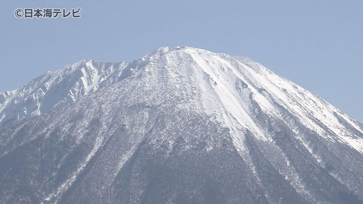 「非常に歯がゆい気持ち」　大山雪崩事故発生から10日経過もいまだに2人が行方不明　警察は登山客へ雪解けによる雪崩に注意を呼びかけ　鳥取県西伯郡