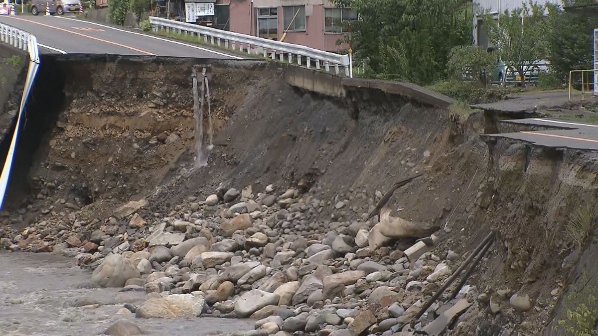 2023年7月の大雨で被害を受けた道路(鳥取県)