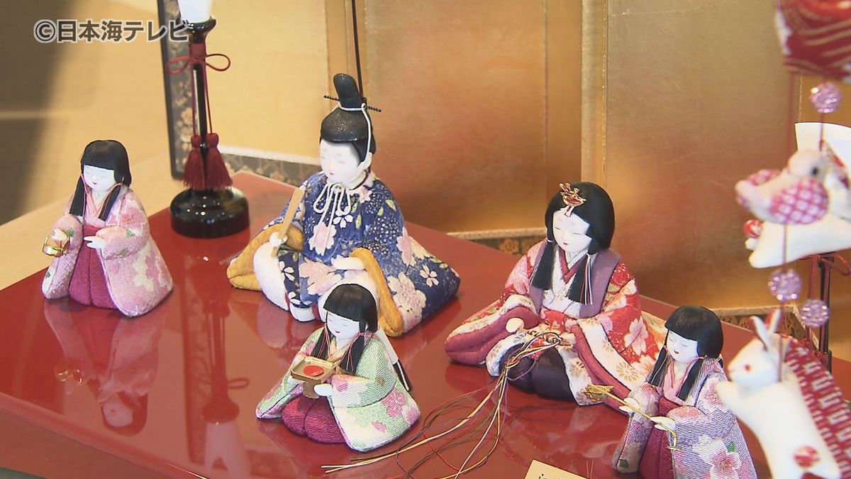 3月3日は「桃の節句」　20人の作家が製作した約100点のひな人形を展示　伝統的な品格のあるデザインから可愛らしいものまで　島根県出雲市