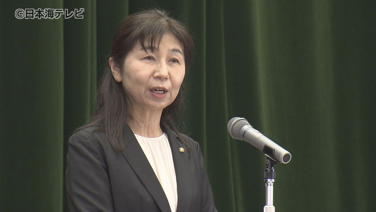 初の女性副知事が誕生　島根県庁辞令交付式　県外からの就職者も　島根県