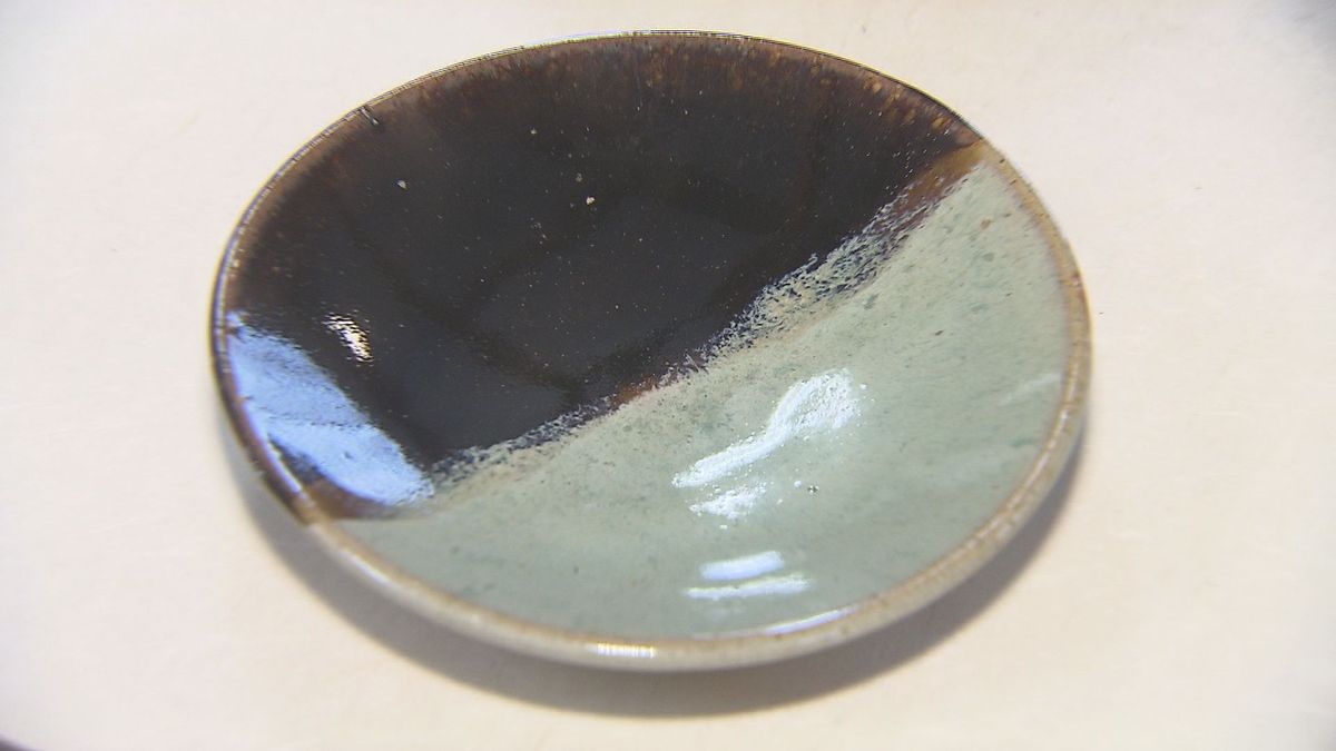 民藝の代表的な作品の一つ、牛ノ戸焼の染分皿