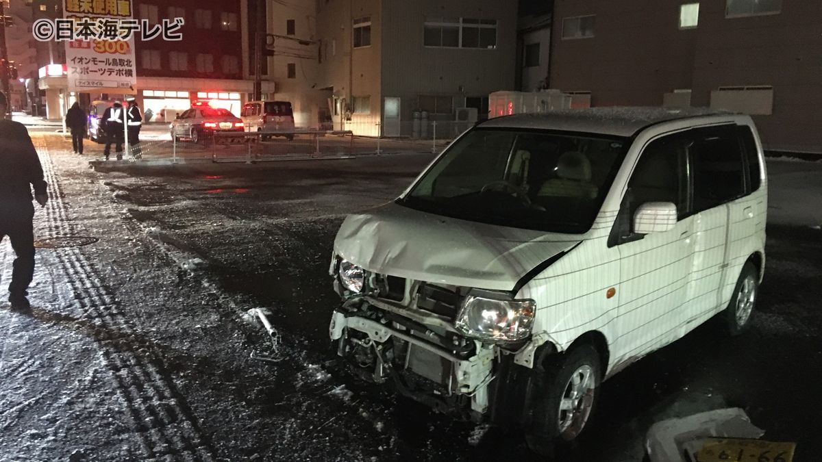 【速報】雪の影響か　鳥取市で複数台が絡む事故　けが人はなし