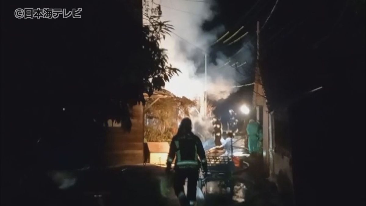 【続報】住宅を全焼する火事で1人の遺体、身元は住宅に住む87歳の女性と判明　島根県浜田市