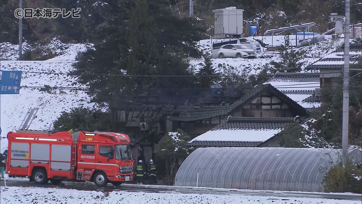 「建物から出火している」　住宅敷地内の作業小屋で火事　男性が顔に軽いやけど　鳥取県倉吉市