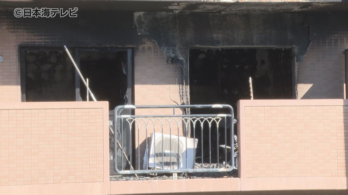 火元はガスコンロか　マンションで火事　火元の部屋に住む50代男性が気道熱傷の疑いで病院に搬送　鳥取県米子市