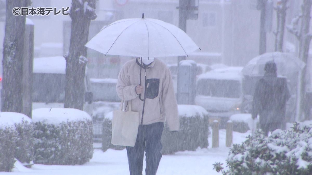 今季一番の寒気　山陰各地で積雪　交通機関に影響　11日の午前中にかけて引き続き雪や雨が降る見込み