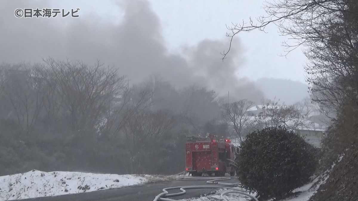 【続報】養豚場の火事　通報から8時間以上かかり鎮圧　6,000頭の豚飼育も被害の全貌見えず　島根県浜田市