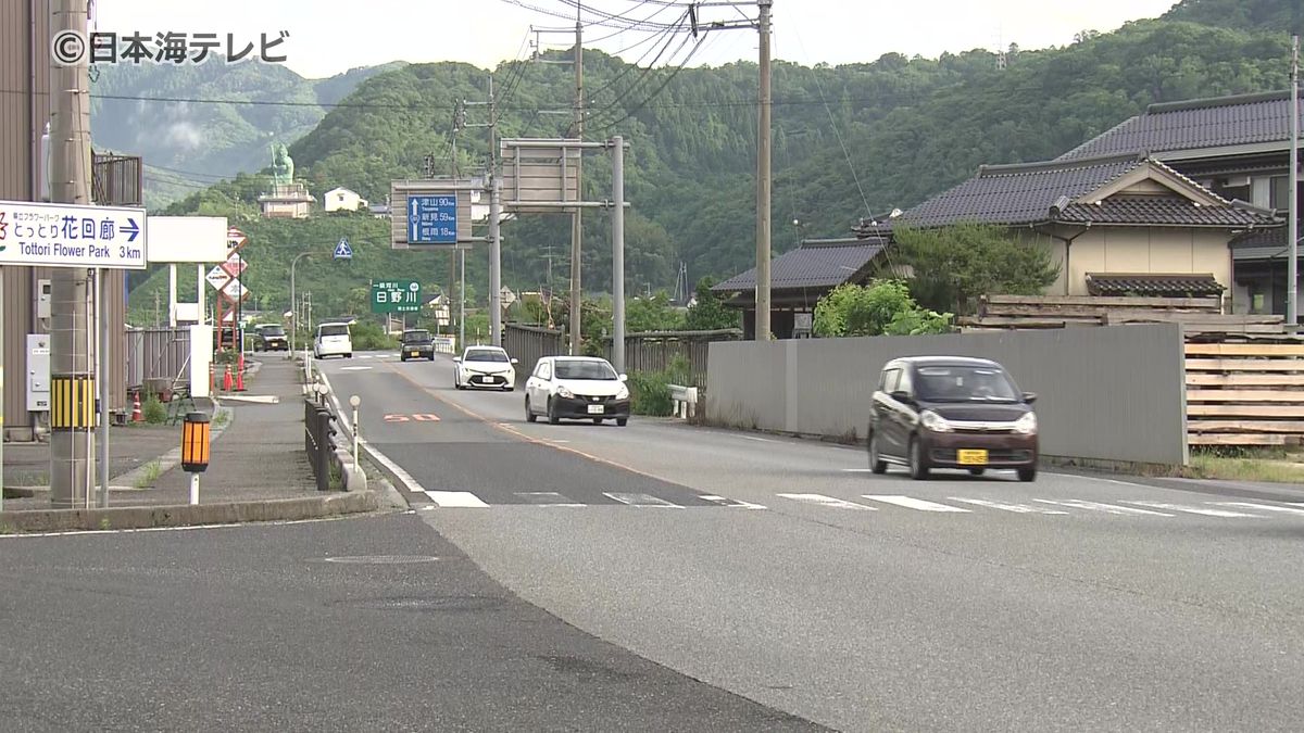 無免許運転の疑いで逮捕された74歳無職の男が送検 男は容疑を否認 今年の3月から2度の事故を起こし3度目の逮捕 鳥取県伯耆町