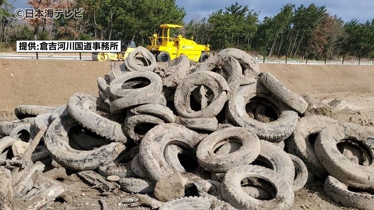 地中からがれきやタイヤなどの障害物が…　2026年度に開通予定の国道9号北条道路の一部区間が開通延期の見通し　障害物がどういった経緯で埋められたのかは不明　鳥取県