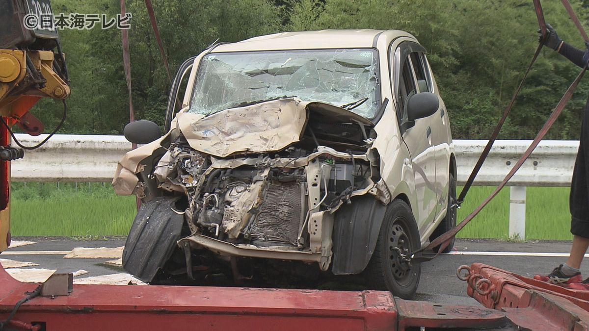 【続報】軽乗用車と路線バスが衝突　意識不明で病院に搬送されていた女性が死亡　鳥取県鳥取市佐治町