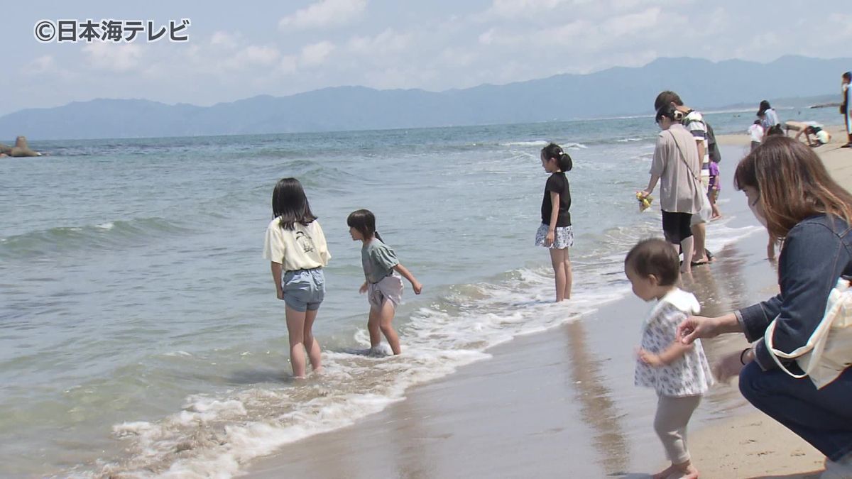 中国地方で一番早い海開き　キララビーチで一足早く海水浴　島根県出雲市